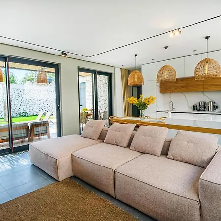 Viohouses - Luxury Private Pool Φετιγιέ
