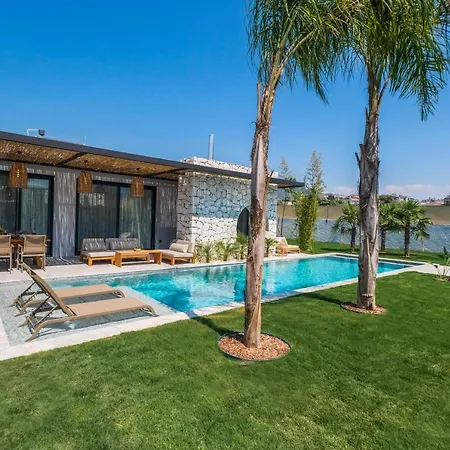 Viohouses - Luxury Private Pool 페티예